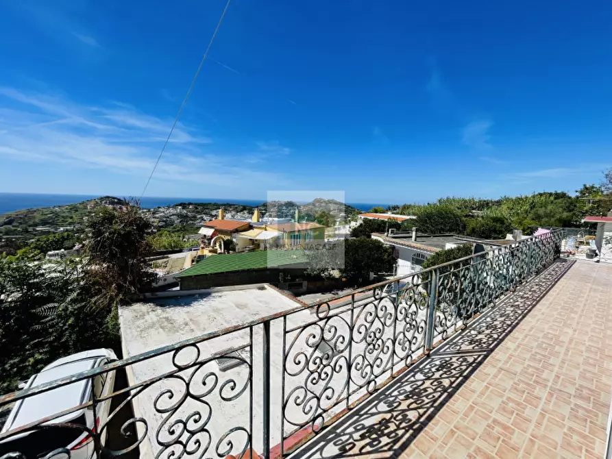 Immagine 17 di Villa in vendita  in via ciglio 150 a Serrara Fontana