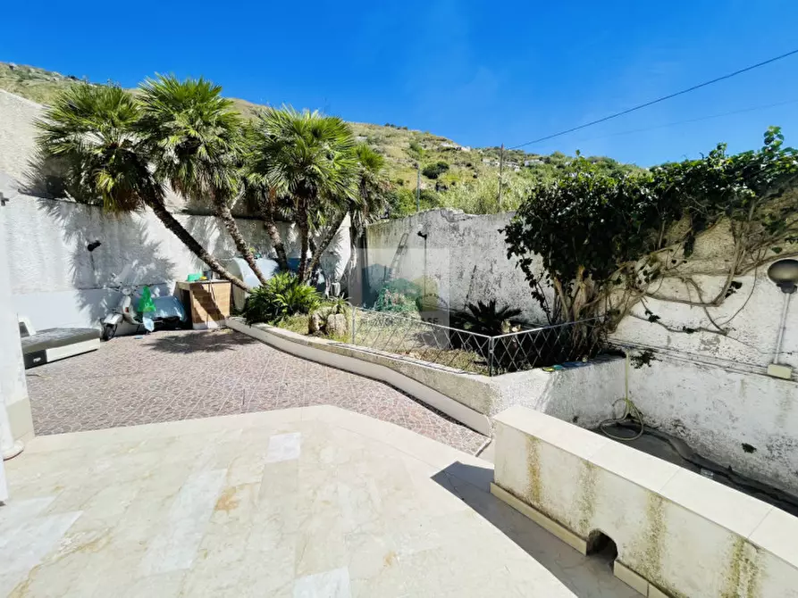 Immagine 32 di Villa in vendita  in via ciglio 150 a Serrara Fontana