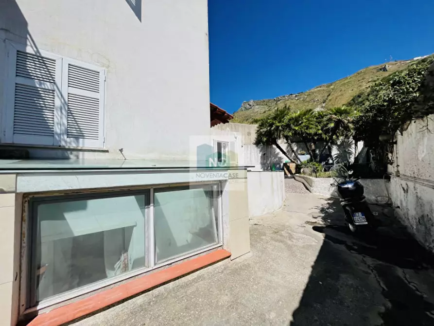 Immagine 34 di Villa in vendita  in via ciglio 150 a Serrara Fontana