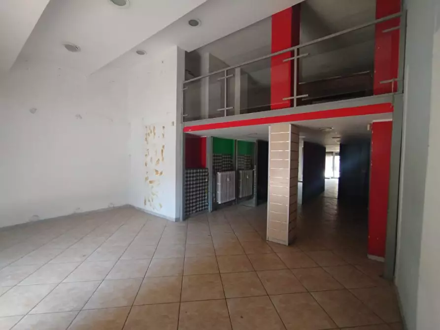 Immagine 1 di Negozio in vendita  in Via Nicola Fabrizi 140 a Torino