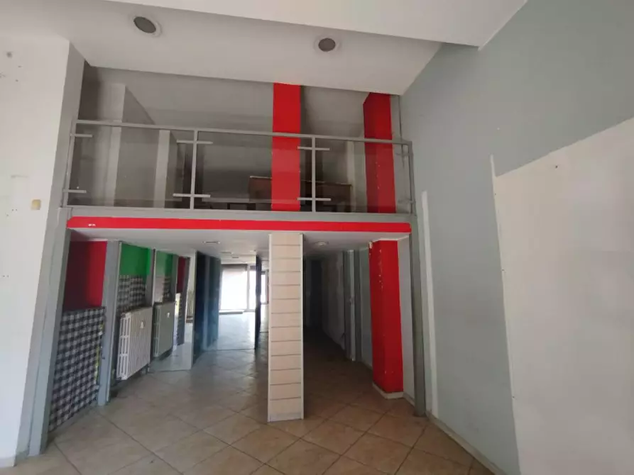 Immagine 11 di Negozio in vendita  in Via Nicola Fabrizi 140 a Torino