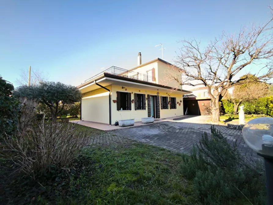 Immagine 1 di Casa indipendente in vendita  in Via Lombardia a Silea