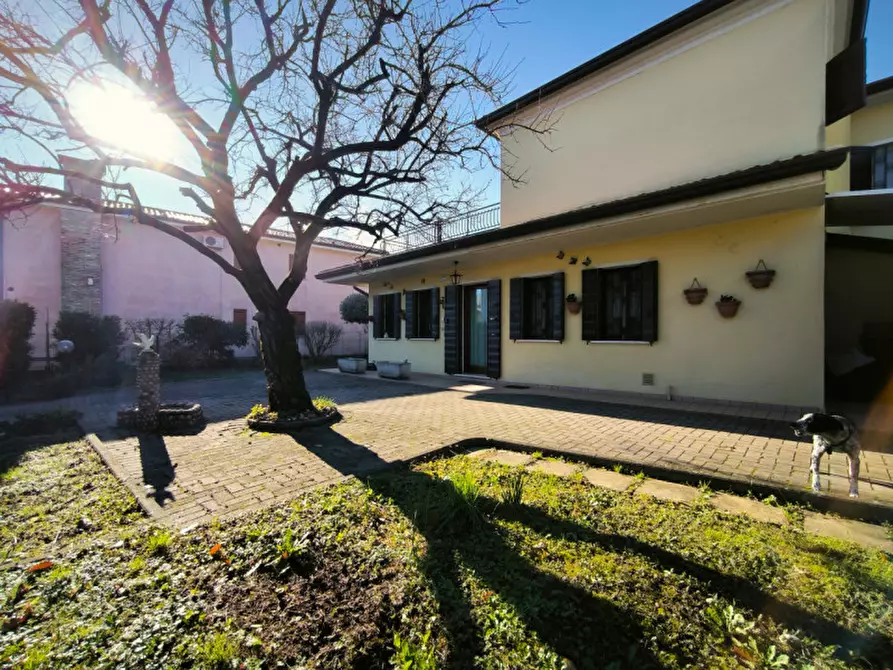 Immagine 2 di Casa indipendente in vendita  in Via Lombardia a Silea