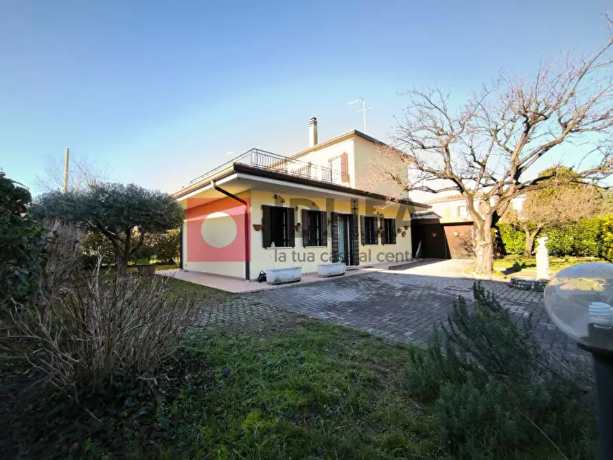 Immagine 1 di Casa indipendente in vendita  in Via Lombardia a Silea