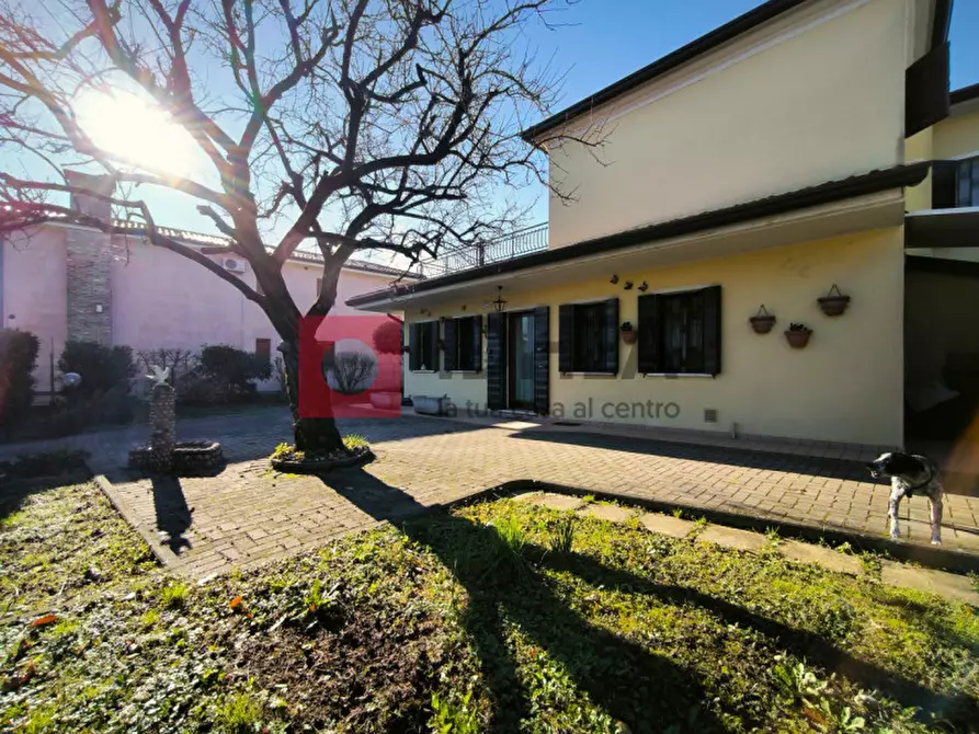 Immagine 2 di Casa indipendente in vendita  in Via Lombardia a Silea