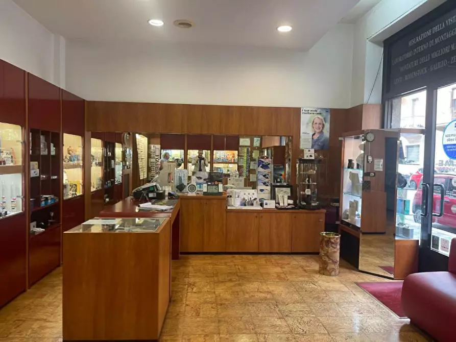 Immagine 2 di Negozio in vendita  in Via Domodossola 44 a Torino