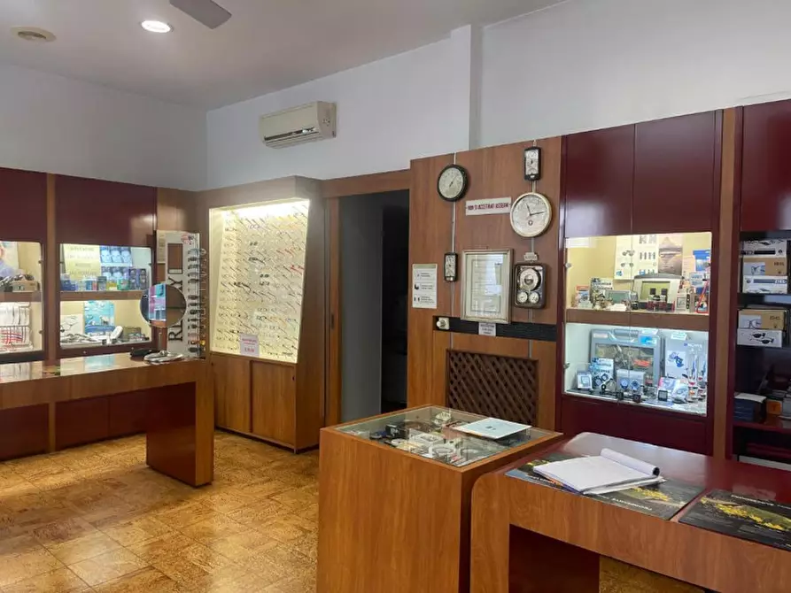 Immagine 3 di Negozio in vendita  in Via Domodossola 44 a Torino