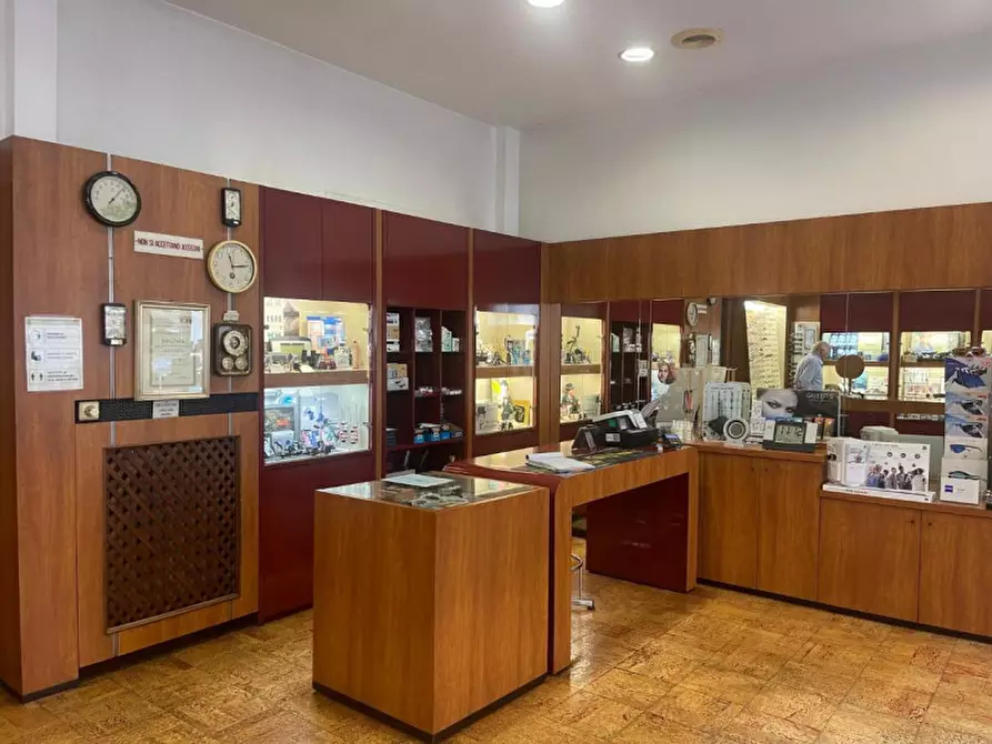 Immagine 4 di Negozio in vendita  in Via Domodossola 44 a Torino