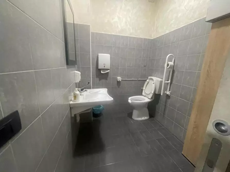 Immagine 6 di Negozio in vendita  in Via Rosolino Pilo 45 a Torino