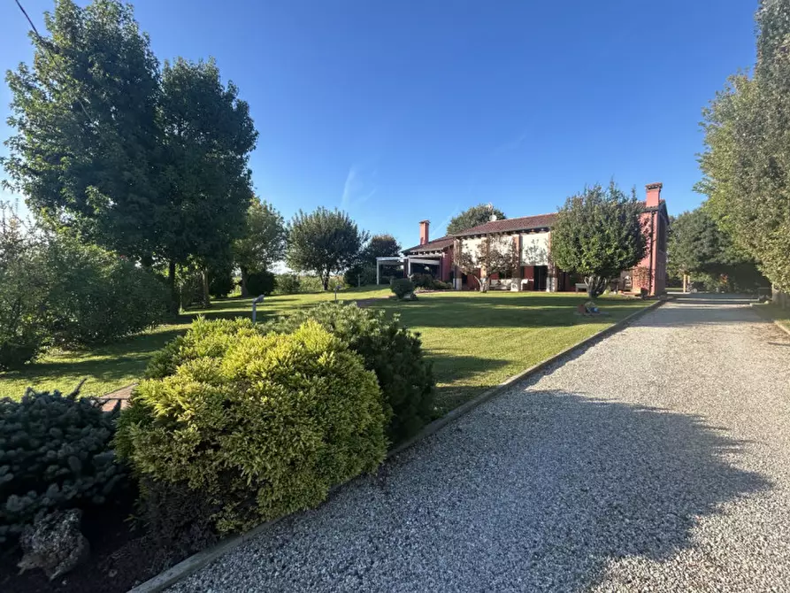 Immagine 1 di Villa in vendita  in Via Perarolo a Saccolongo