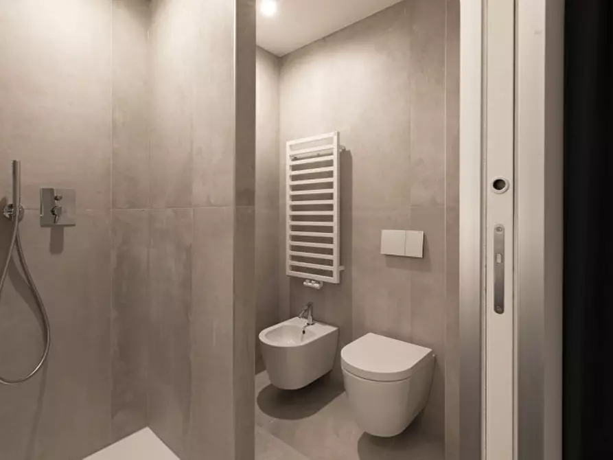 Immagine 17 di Appartamento in affitto  in Via Vittorio Emanuele, 115 a Como