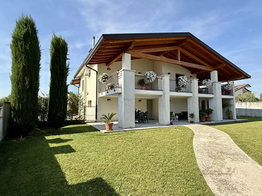 Immagine 1 di Villa in vendita  in Via Fornaci a Palazzolo Dello Stella