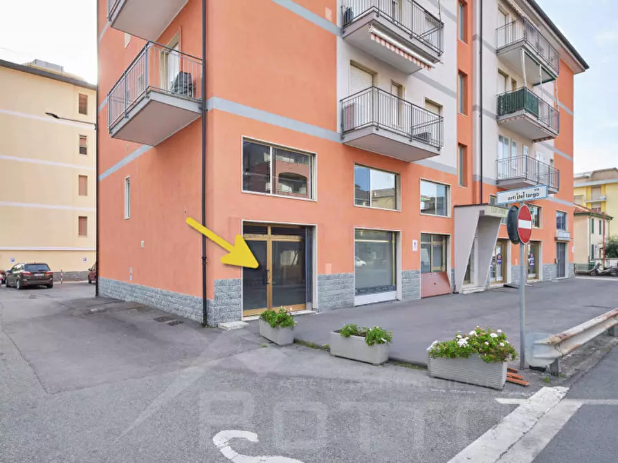 Immagine 2 di Negozio in vendita  in Via Aurelia 99 a Ceriale