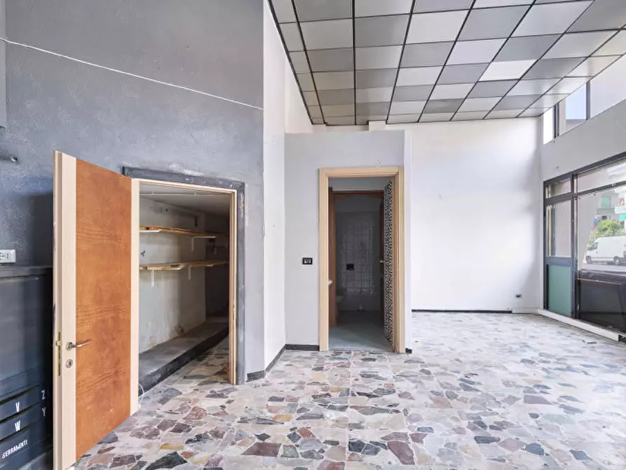 Immagine 14 di Negozio in vendita  in Via Aurelia 99 a Ceriale