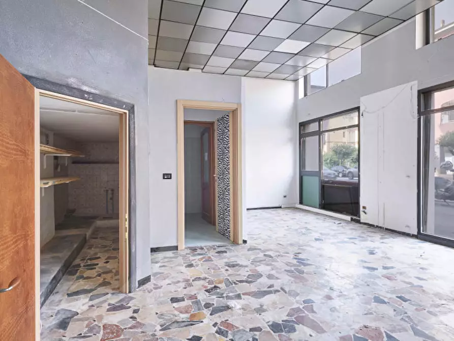 Immagine 15 di Negozio in vendita  in Via Aurelia 99 a Ceriale