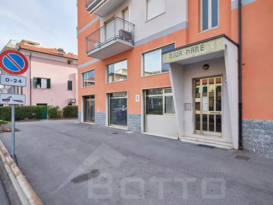 Immagine 16 di Negozio in vendita  in Via Aurelia 99 a Ceriale