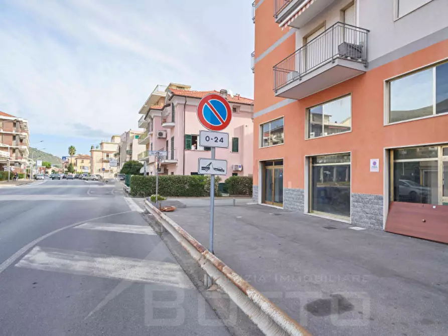 Immagine 17 di Negozio in vendita  in Via Aurelia 99 a Ceriale
