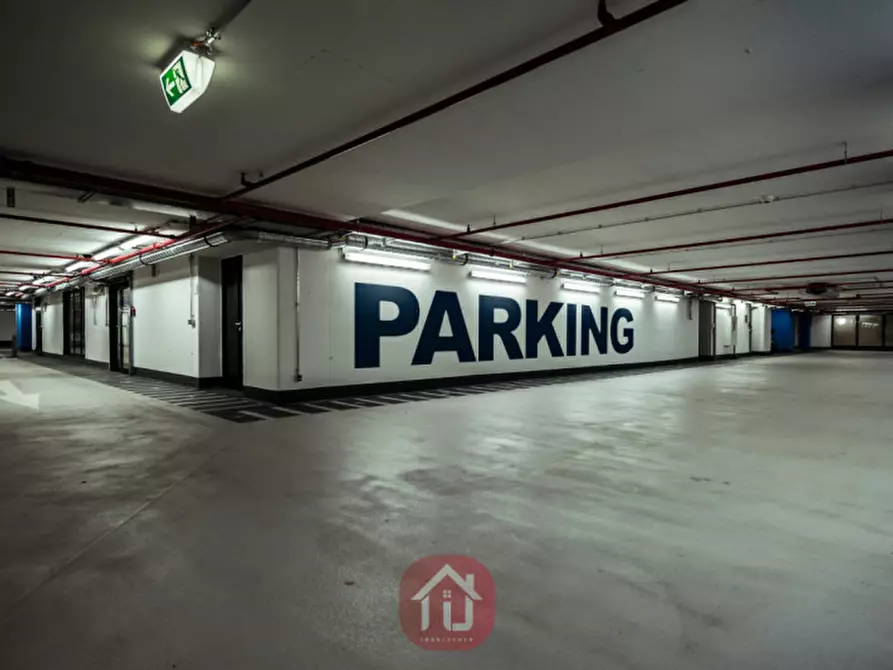 Immagine 2 di Garage in vendita  in Via dei Rogati a Padova