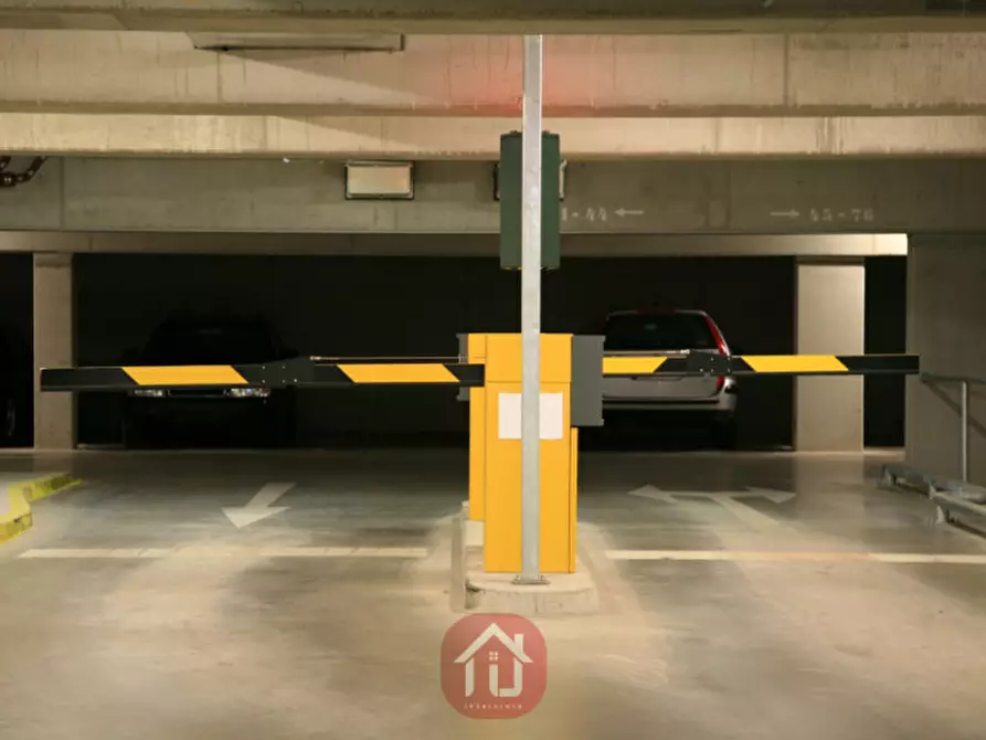 Immagine 5 di Garage in vendita  in Via dei Rogati a Padova