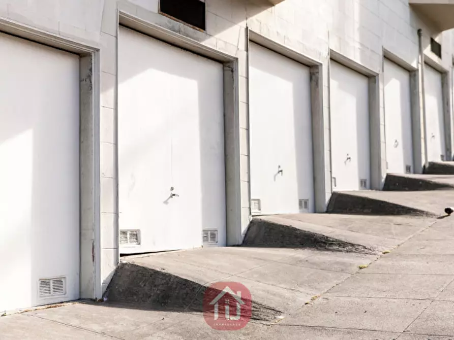 Immagine 8 di Garage in vendita  in Via dei Rogati a Padova