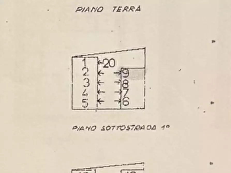 Immagine 11 di Garage in vendita  in Via dei Rogati a Padova