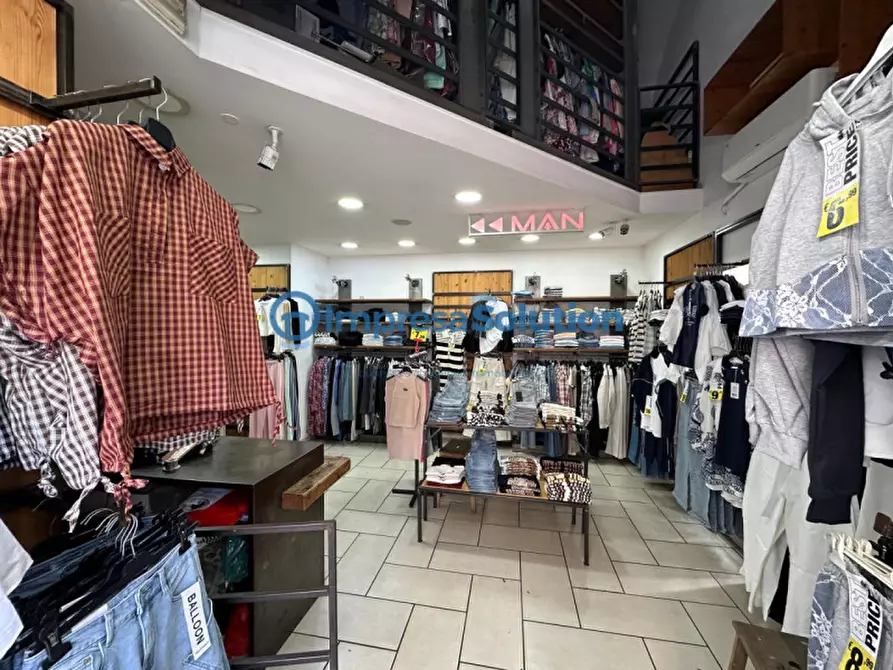 Immagine 6 di Negozio in affitto  in Corso Giuseppe Garibaldi a Napoli