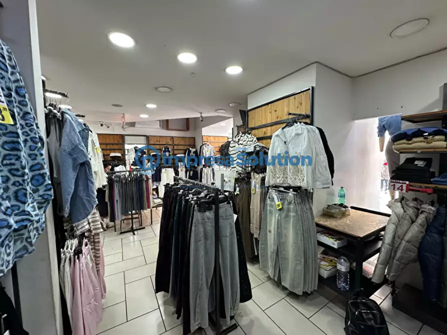 Immagine 8 di Negozio in affitto  in Corso Giuseppe Garibaldi a Napoli