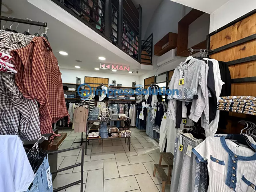 Immagine 9 di Negozio in affitto  in Corso Giuseppe Garibaldi a Napoli