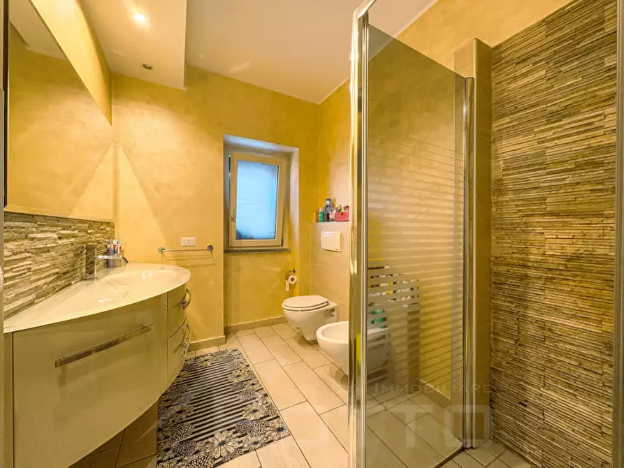 Immagine 8 di Appartamento in vendita  in Via Tornielli, 33 a Borgomanero