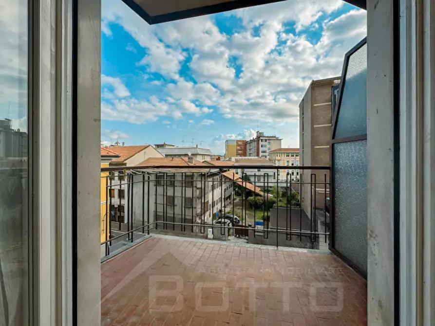 Immagine 8 di Appartamento in vendita  in corso sempione 81 a Borgomanero