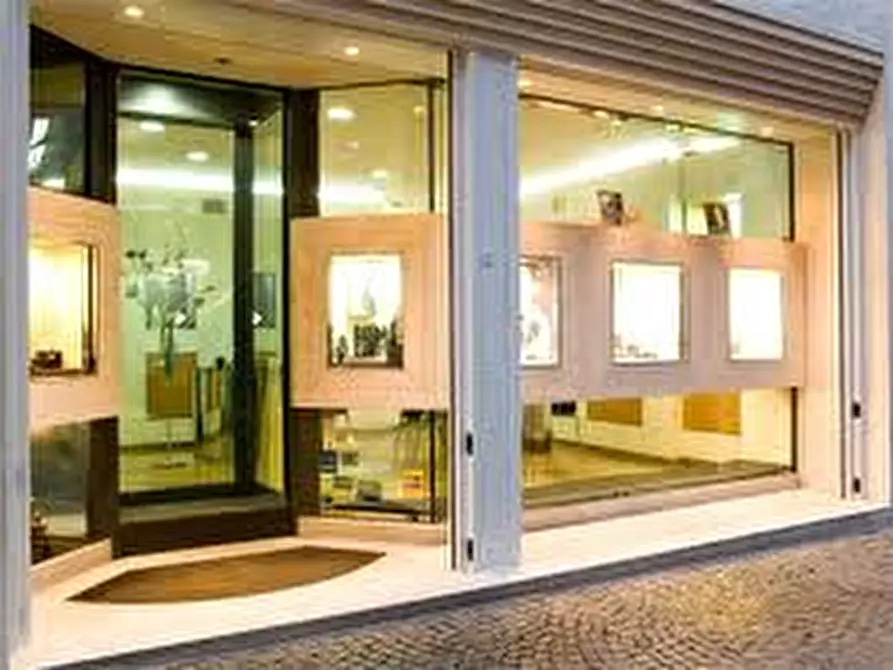 Immagine 1 di Negozio in affitto  in via dei colli a Selvazzano Dentro