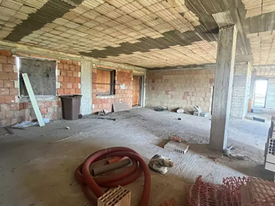 Immagine 7 di Palazzo in vendita  in via russomanno a Satriano