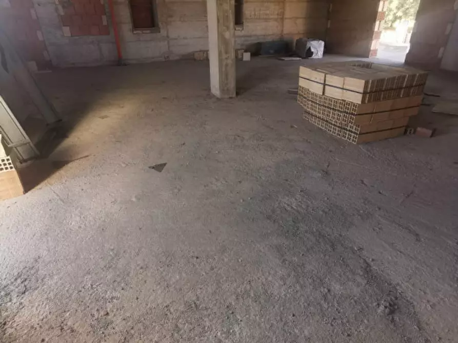 Immagine 19 di Palazzo in vendita  in via russomanno a Satriano