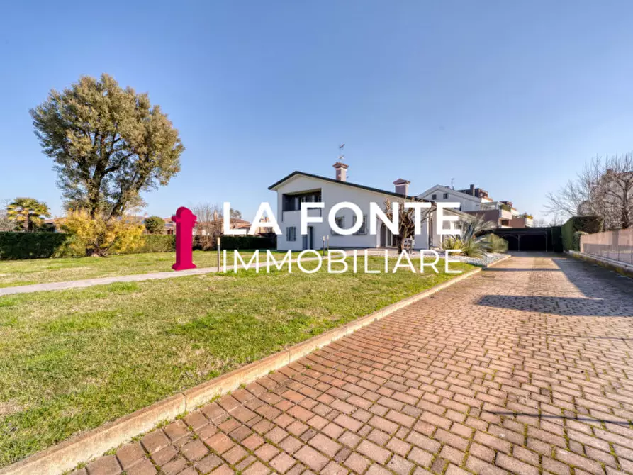 Immagine 1 di Villa in vendita  in via venezia a Vigonza