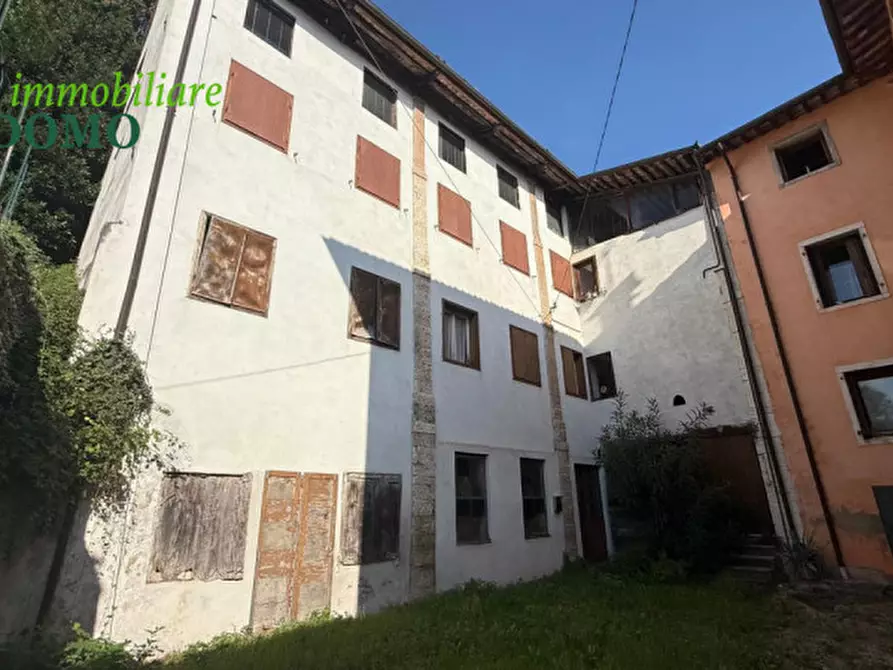 Immagine 2 di Palazzo in vendita  a Valdagno