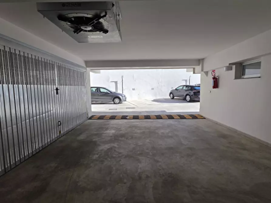 Immagine 7 di Garage in vendita  in Via Colonnello Francesco Bertè,26 a Milazzo
