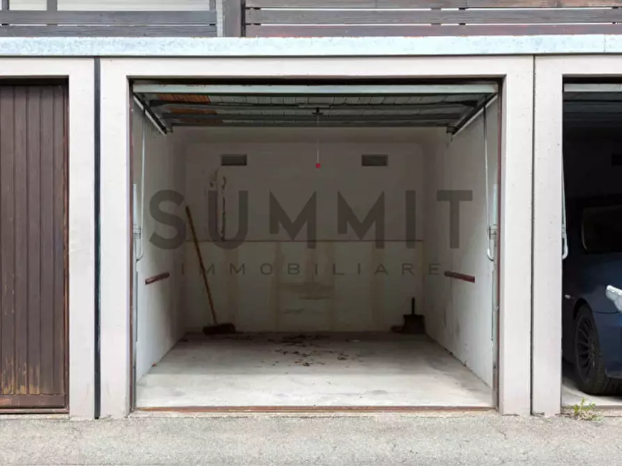Immagine 4 di Garage in vendita  a Schio