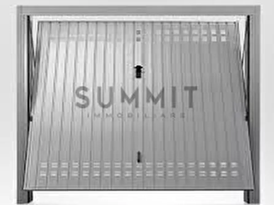 Immagine 5 di Garage in vendita  a Schio