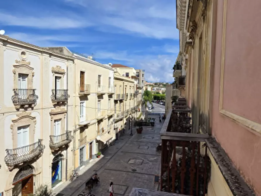 Immagine 11 di Ufficio in vendita  in Via Francesco Crispi,33 a Milazzo