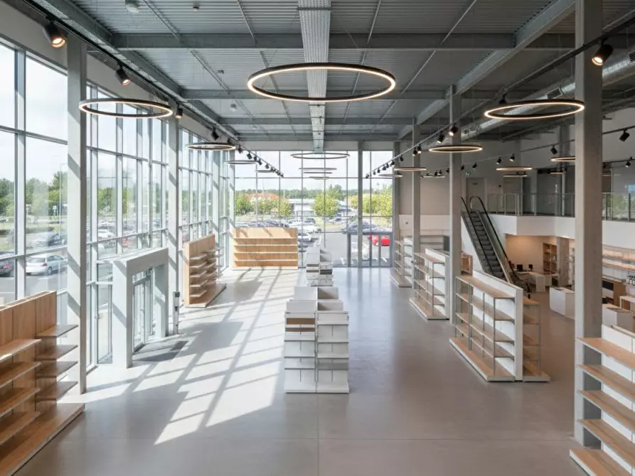 Immagine 2 di Negozio in vendita  in Strada Regionale Padana Superiore a San Bonifacio