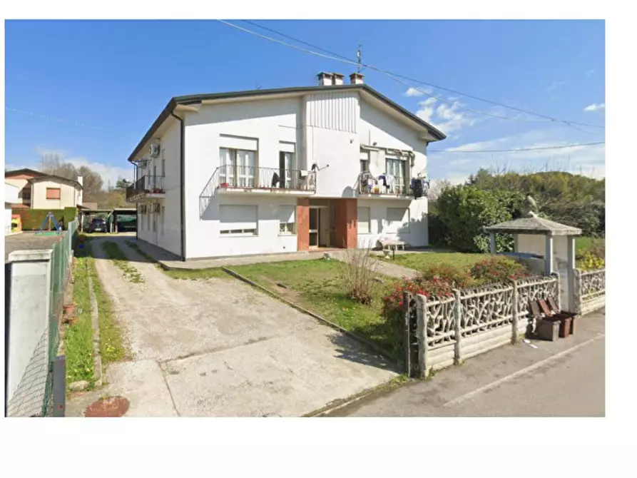 Immagine 1 di Appartamento in vendita  in Via Leopardi a Loreggia