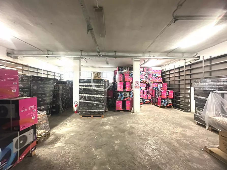 Immagine 18 di Capannone industriale in vendita  a Como