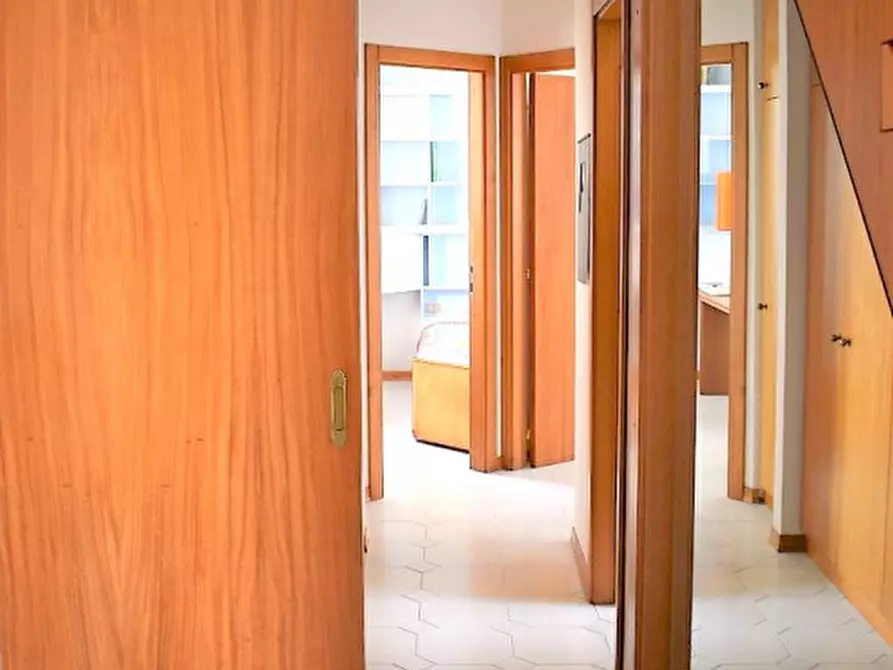 Immagine 19 di Attico in affitto  in VIA C. BATTISTI 237 a Pescara