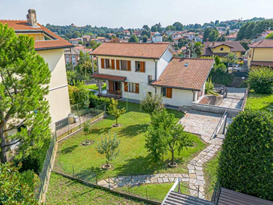 Immagine 3 di Villa in vendita  a Lurago D'erba