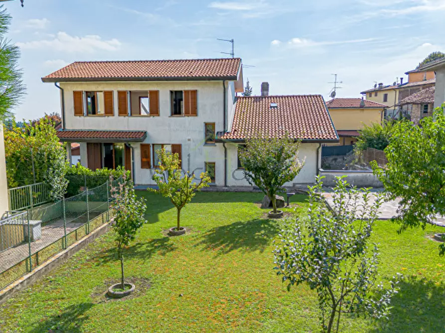 Immagine 4 di Villa in vendita  a Lurago D'erba