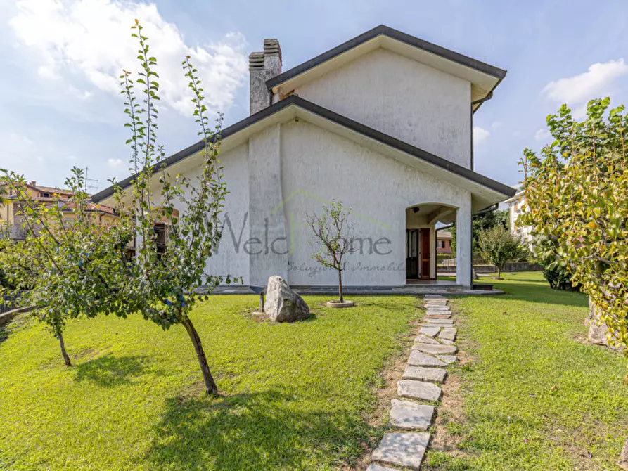 Immagine 9 di Villa in vendita  a Lurago D'erba