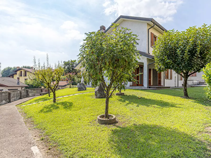 Immagine 10 di Villa in vendita  a Lurago D'erba