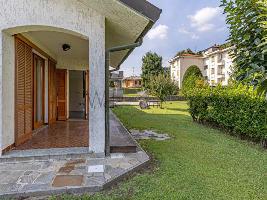 Immagine 11 di Villa in vendita  a Lurago D'erba