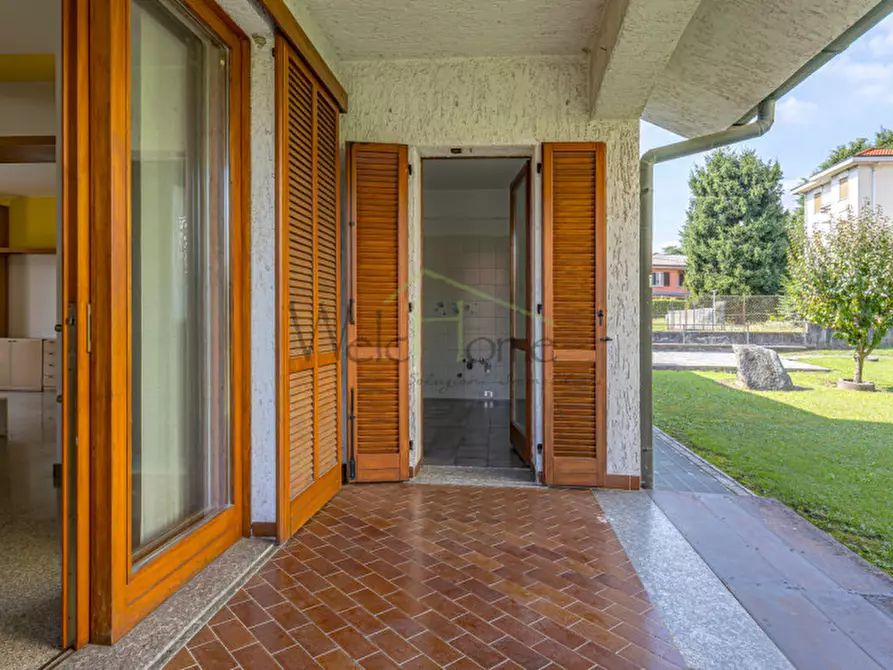 Immagine 12 di Villa in vendita  a Lurago D'erba