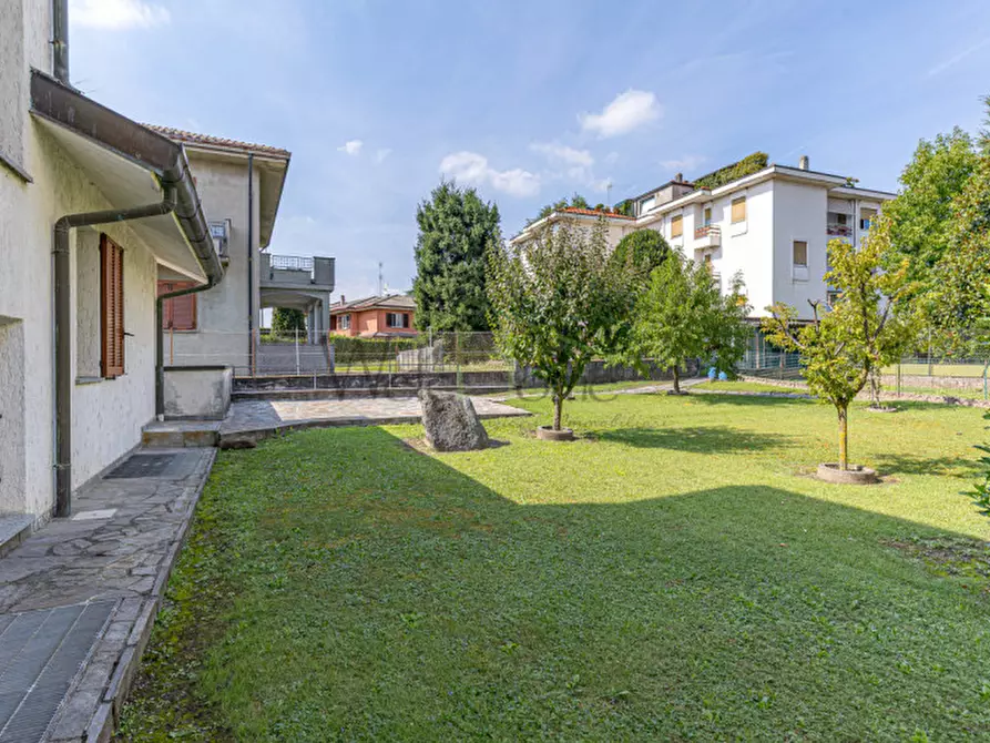 Immagine 13 di Villa in vendita  a Lurago D'erba
